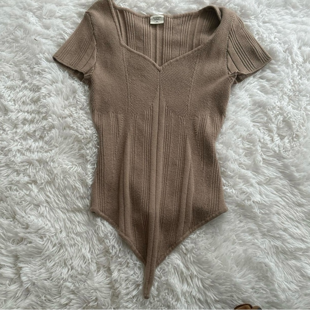 Abercrombie & Fitch brown short sleeve bodysuit top